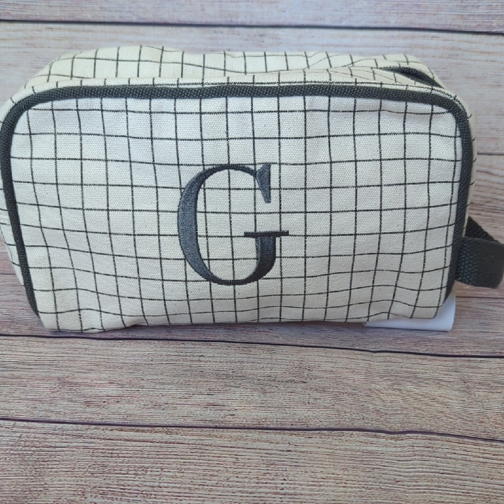 Men's Toiletry Bag with Grid Pattern and Zipper Closure